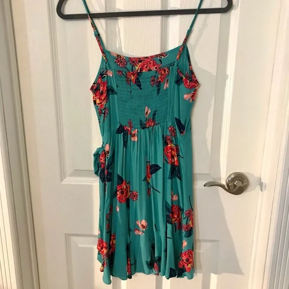 XS FLORAL RUFFLE WRAP DRESS BY EXPRESS - Picture 11 of 11
